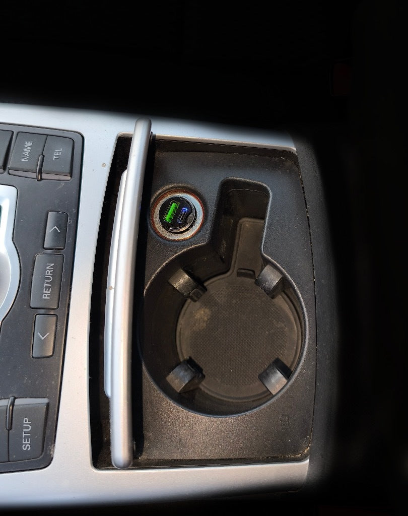 Cupholder do Audi A6 C6 – miejsce na 2 napoje!