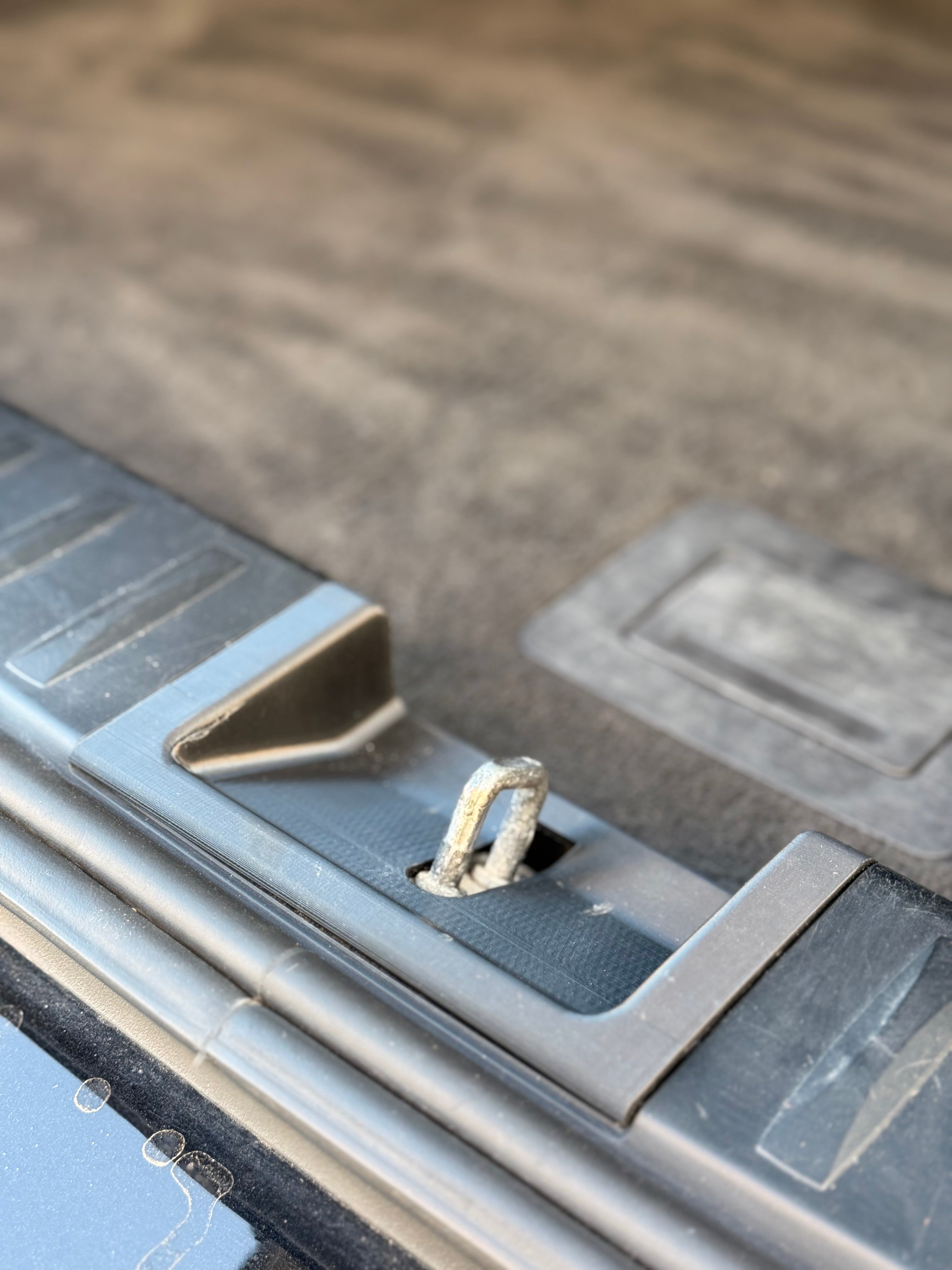 Osłona zamka klapy bagażnika - BMW E9X