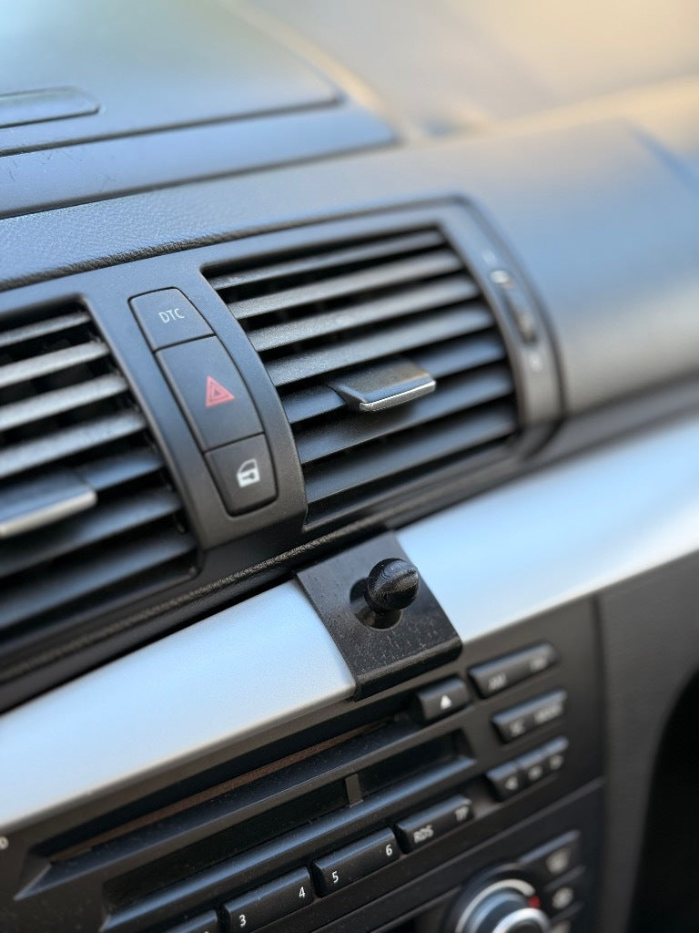 Uchwyt montażowy na telefon – BMW Seria 1 (E81/E82/E87/E88)