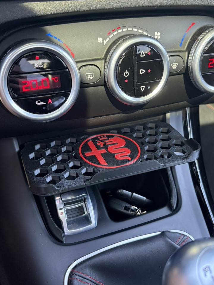 Półka pod panel klimatyzacji - Alfa Romeo Giulietta