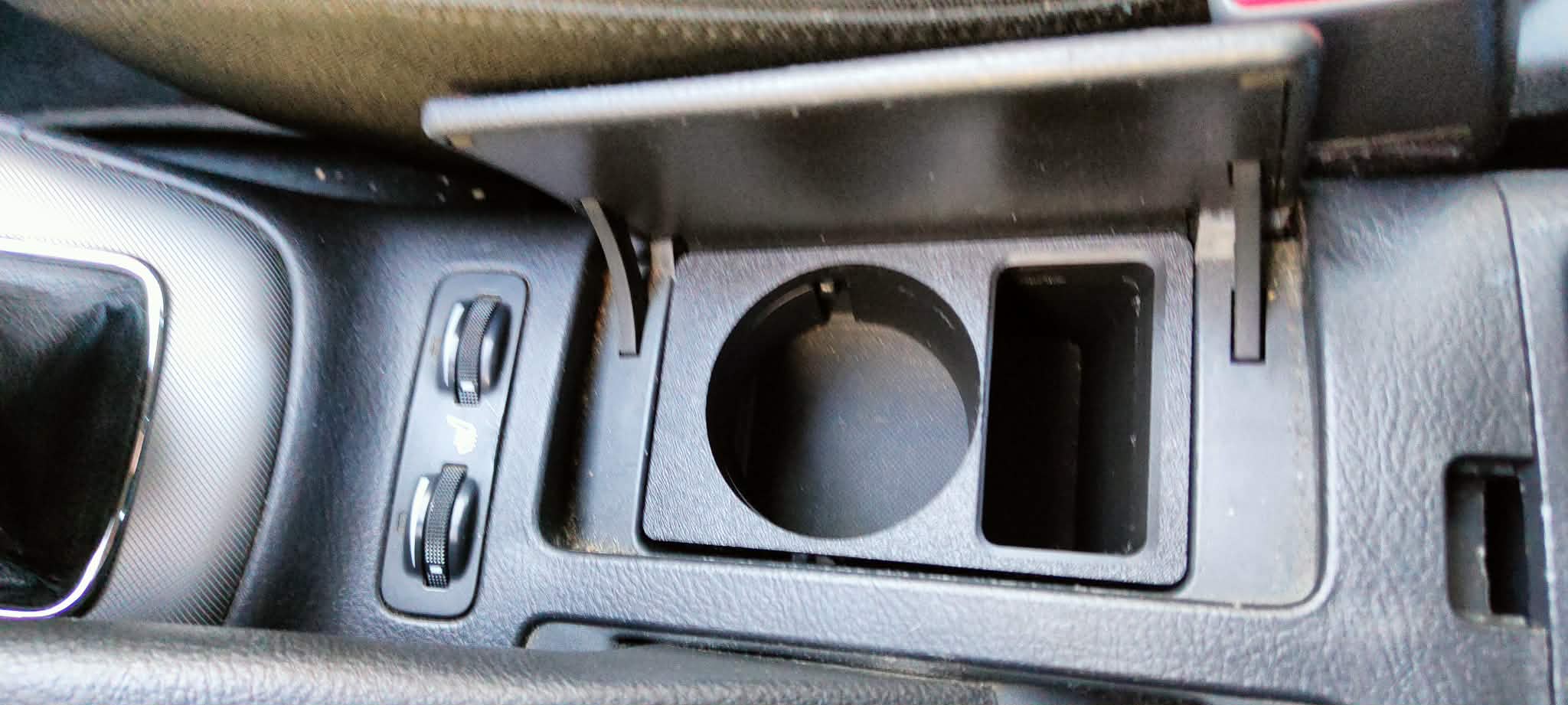 Wkładka cupholdera – tunel środkowy Toyota Avensis T25