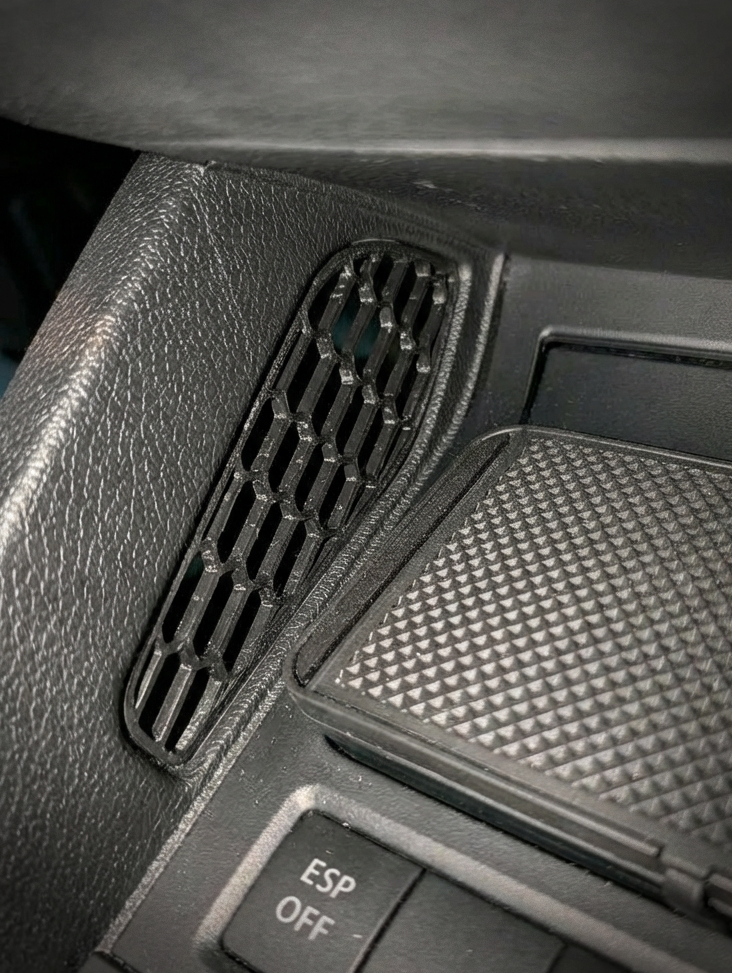 Dekory Plaster Miodu do Uchwytów Tunelu – VW Scirocco / Golf 5 / Eos