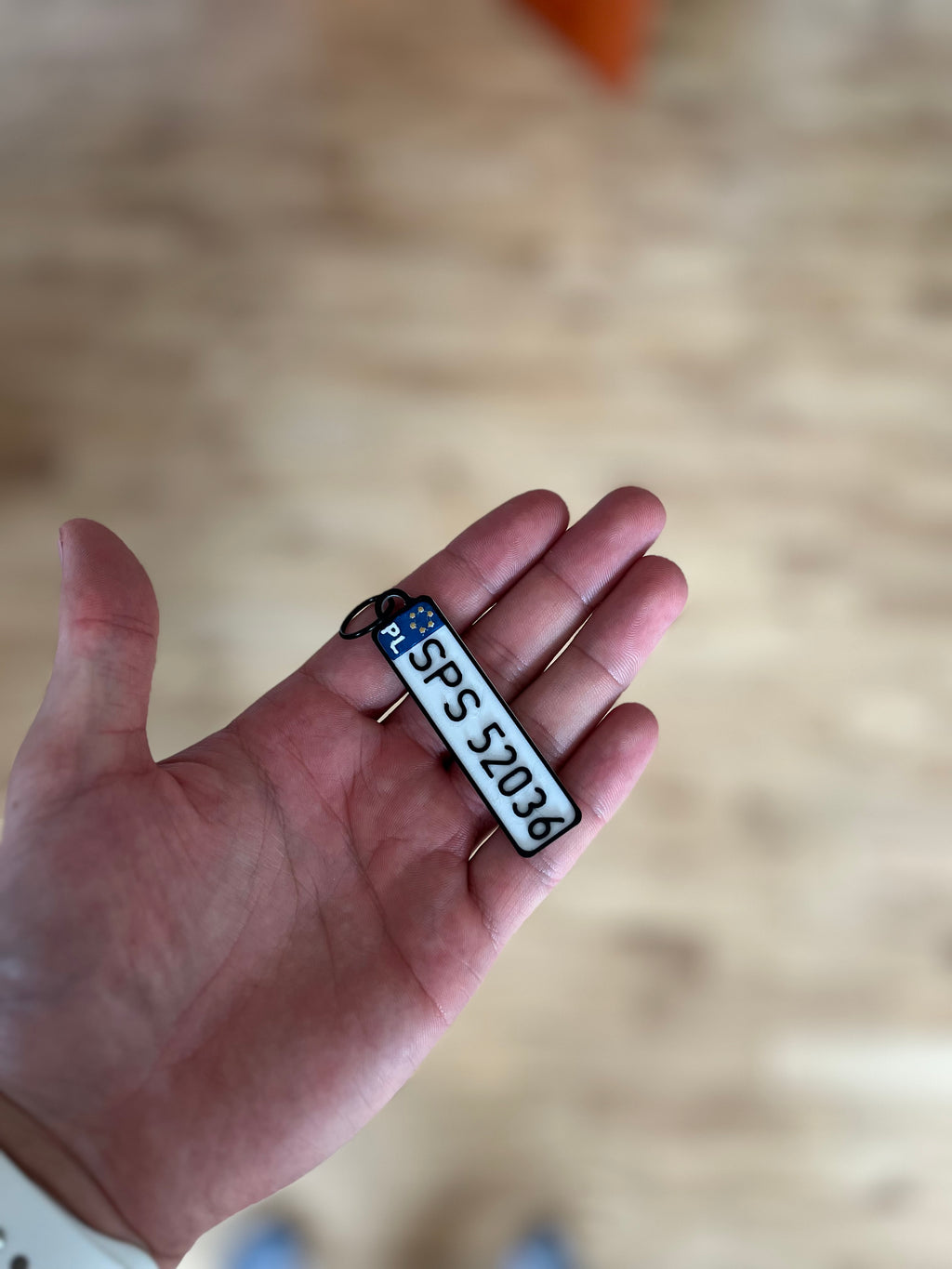 Brelok tablica rejestracyjna – Twój tekst, Twój vibe!
