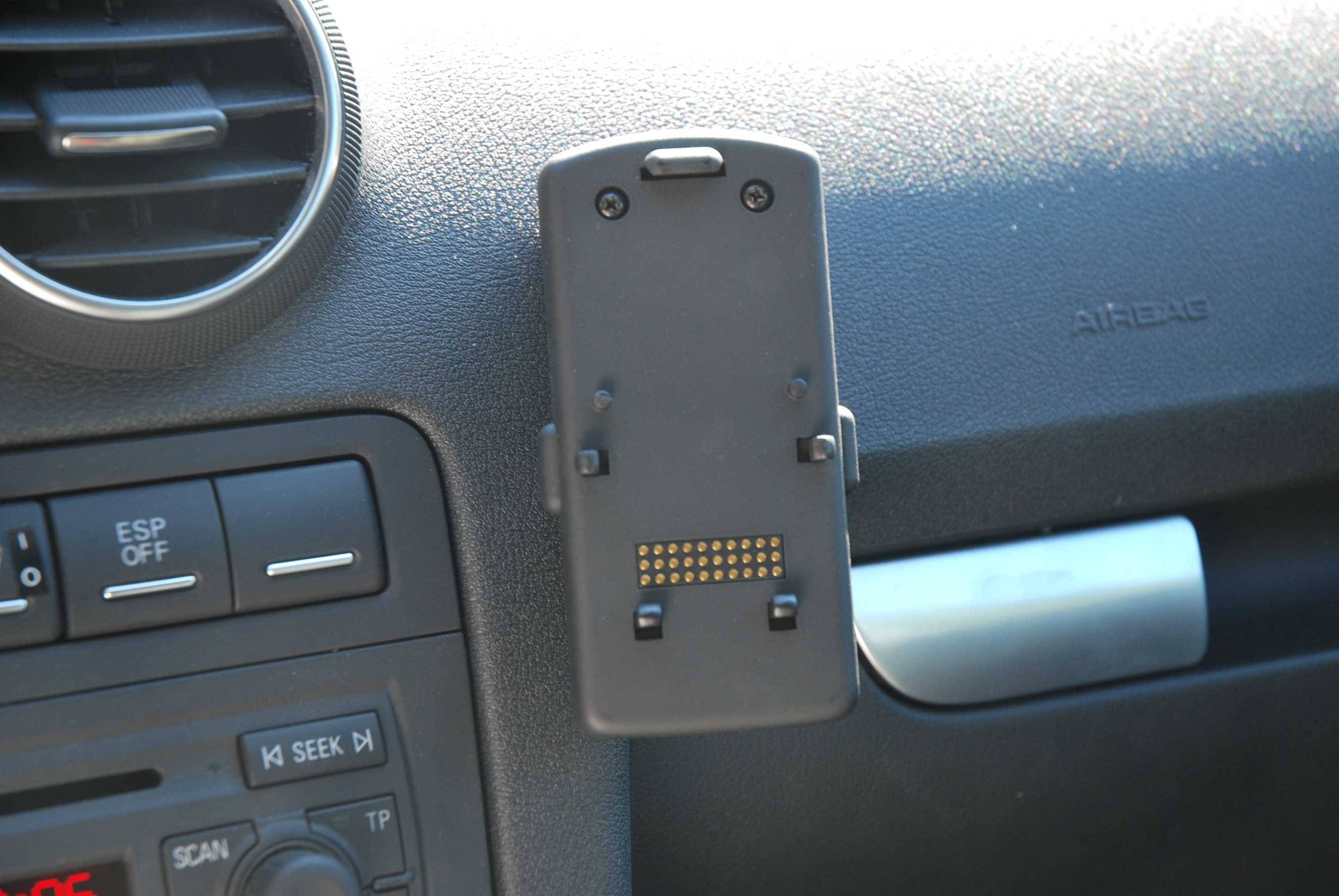 Uchwyt montażowy/Adapter fabrycznego uchwytu na telefon - Audi A3 8P